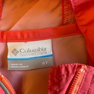 Columbia windbreaker in size 4T